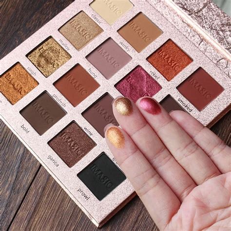 15 Shimmer Eyeshadow Palettes Thatll Bring All The。